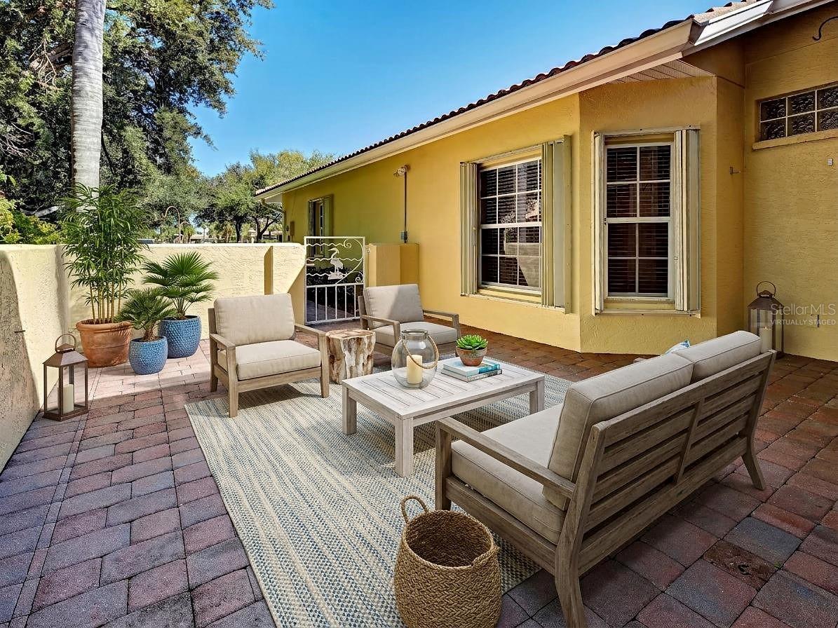 251 VISTA DEL LAGO WAY — photo 3