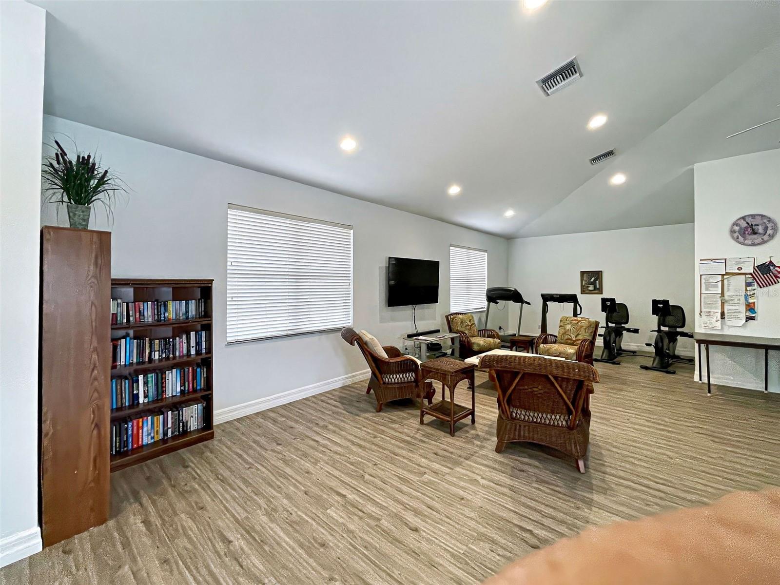 251 VISTA DEL LAGO WAY — photo 45