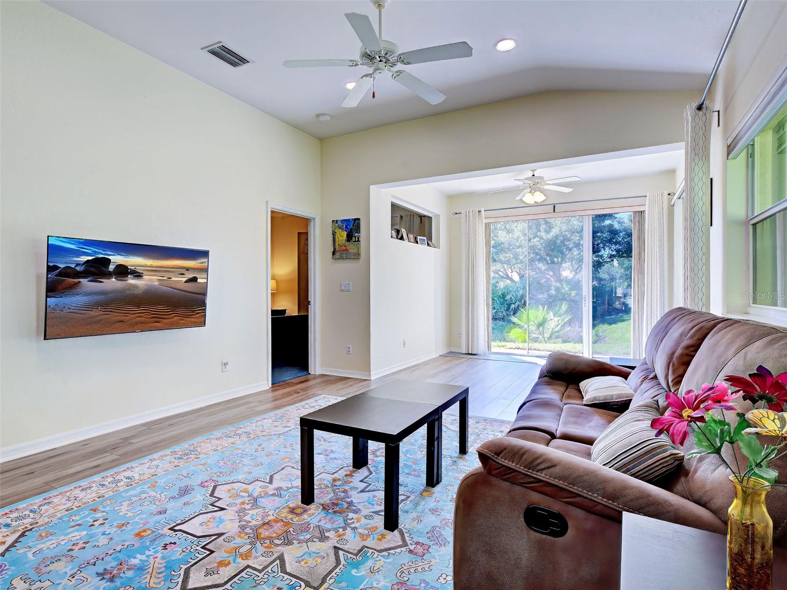251 VISTA DEL LAGO WAY — photo 16