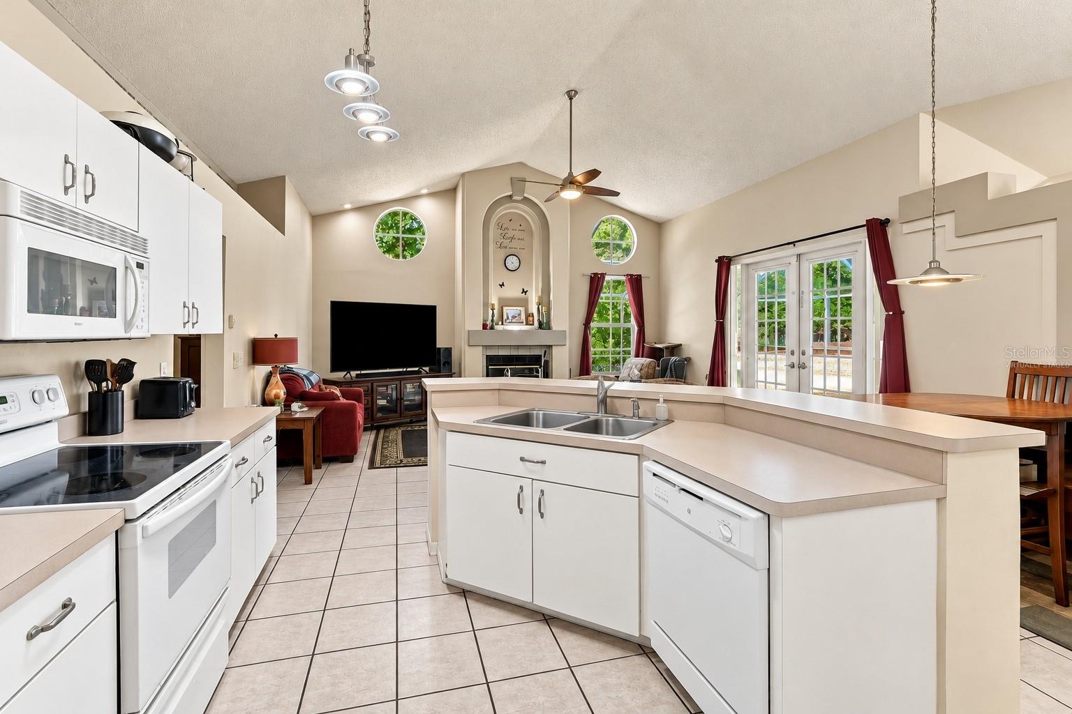 7828 LAKE PLACID LN — photo 11