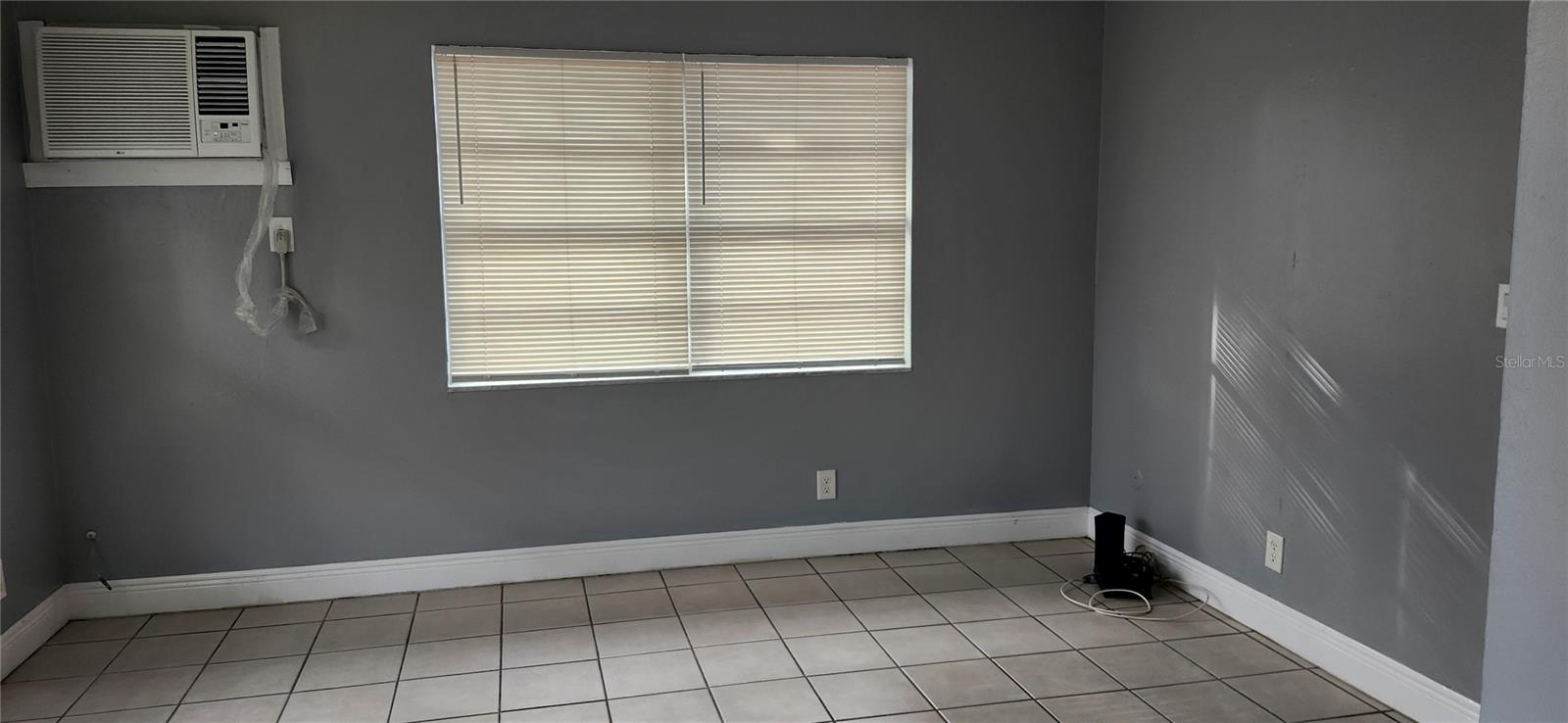 1422 E SENECA AVE #A — photo 2