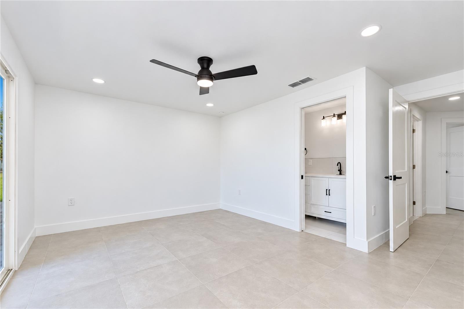 404 LAKEVIEW DR — photo 25