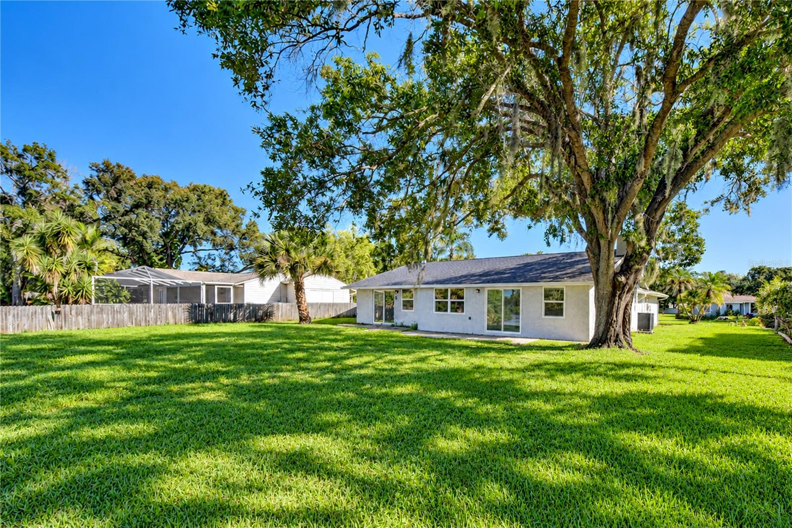 404 LAKEVIEW DR — photo 38