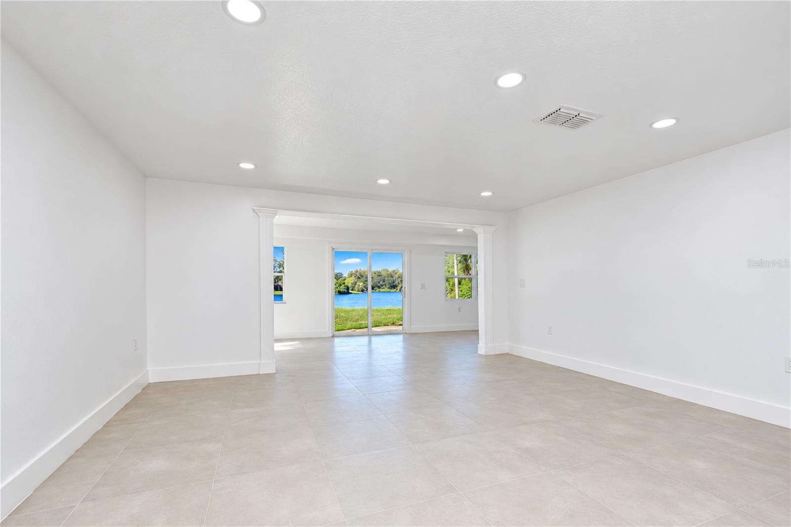 404 LAKEVIEW DR — photo 14