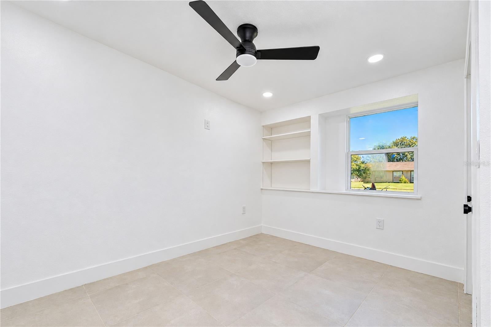 404 LAKEVIEW DR — photo 29