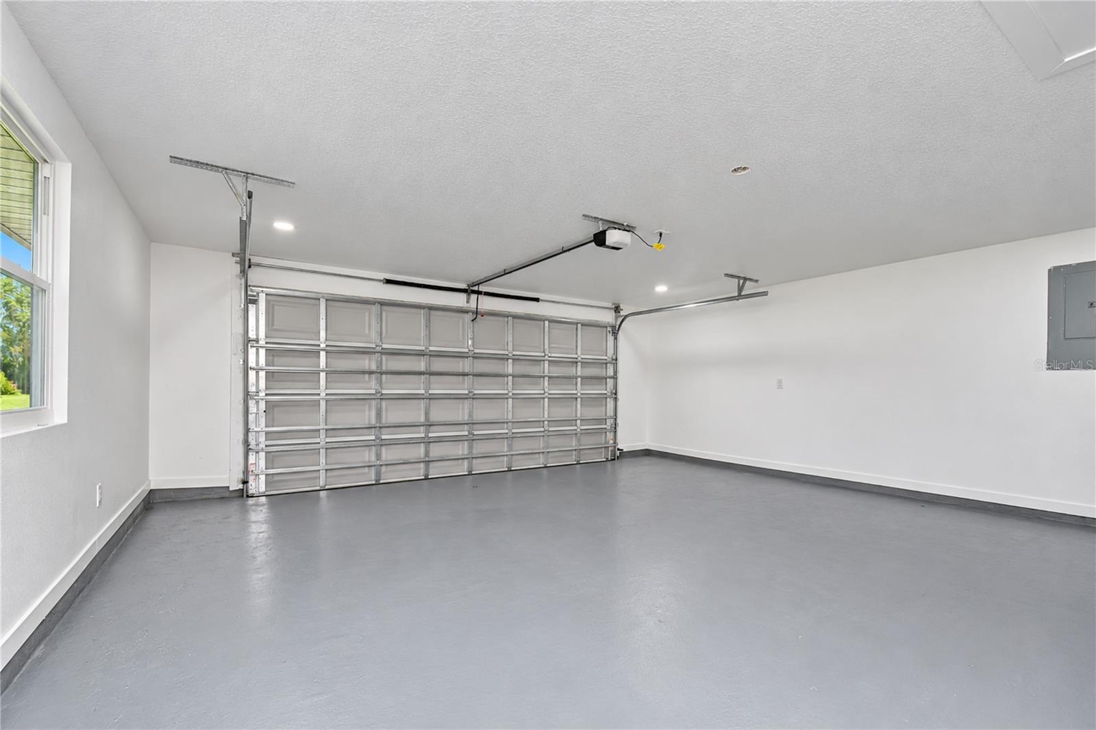 404 LAKEVIEW DR — photo 32
