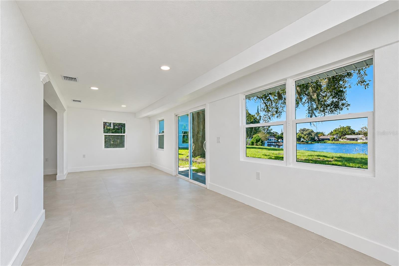 404 LAKEVIEW DR — photo 19