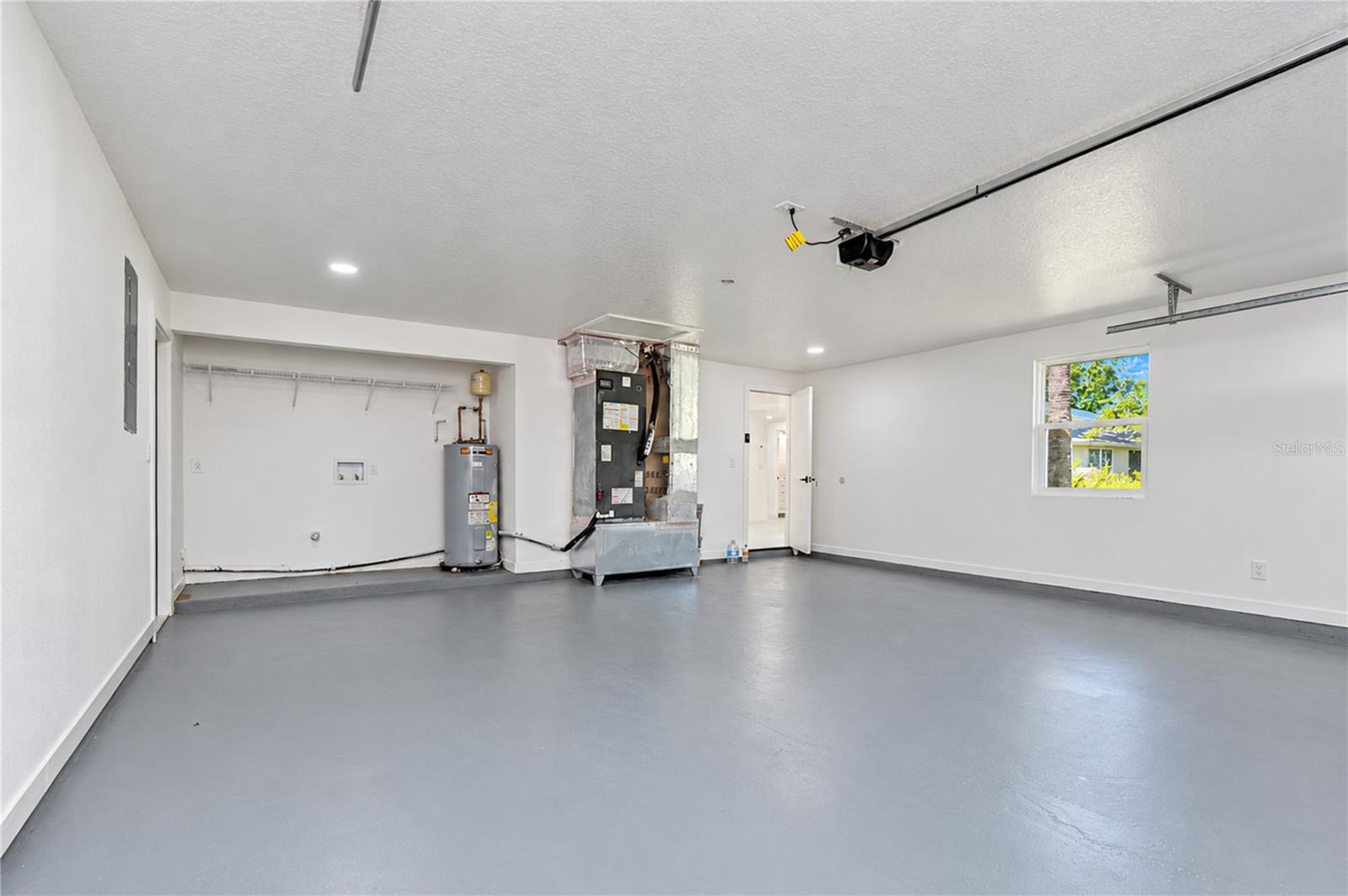 404 LAKEVIEW DR — photo 31