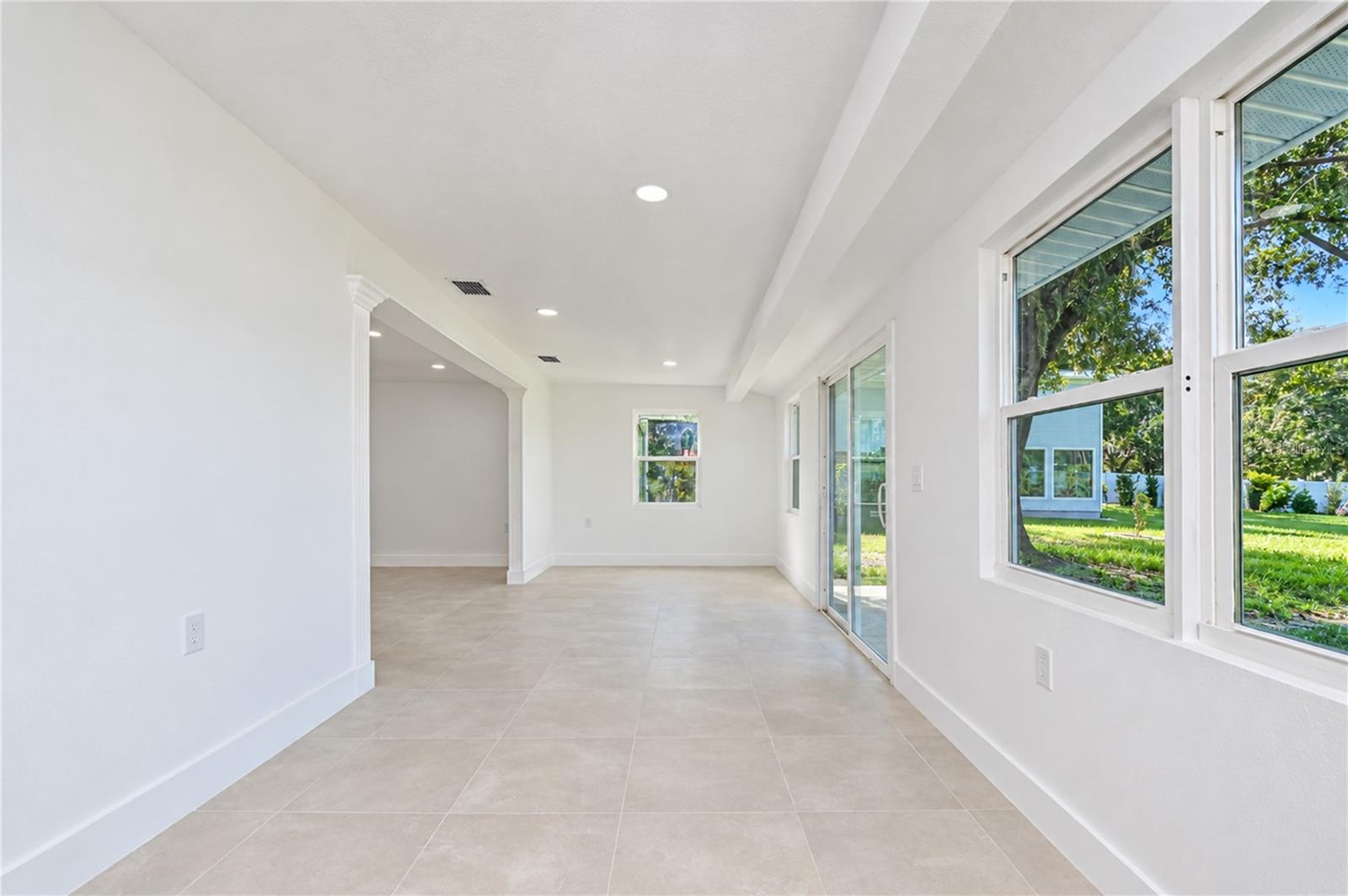 404 LAKEVIEW DR — photo 20