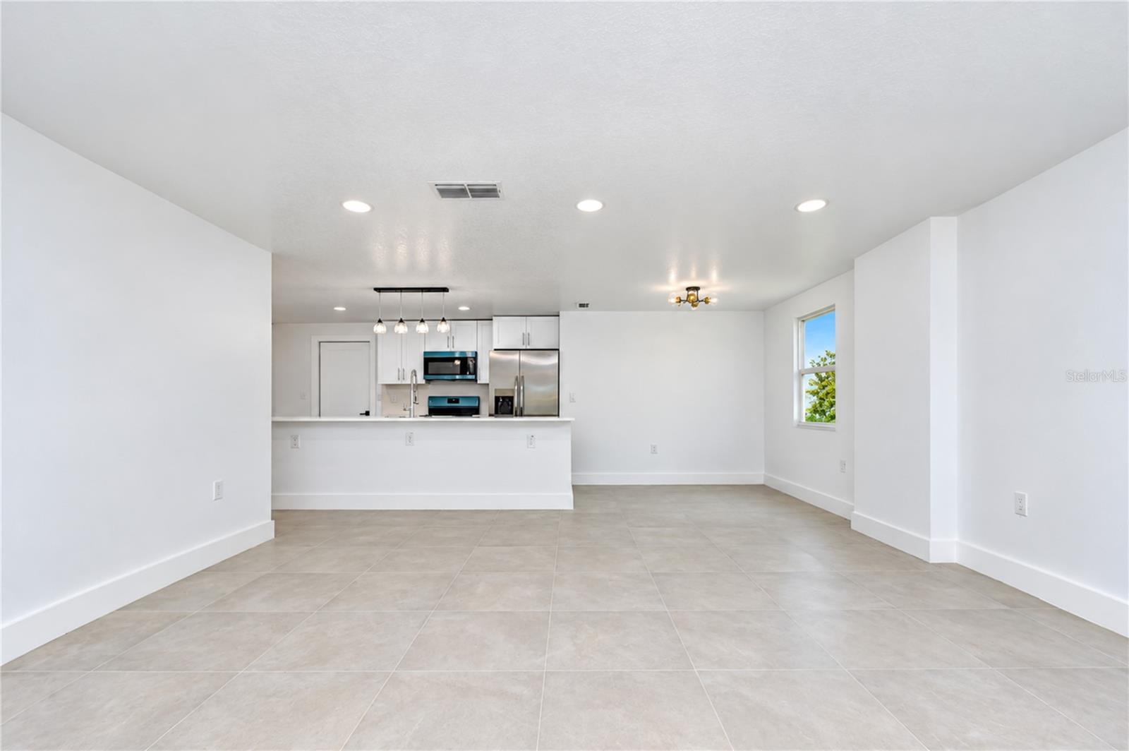 404 LAKEVIEW DR — photo 17