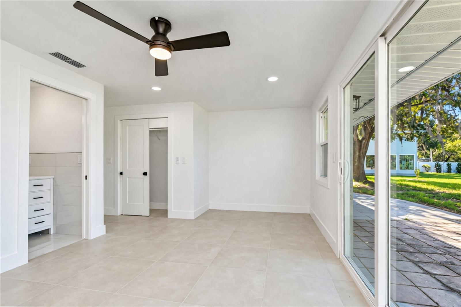 404 LAKEVIEW DR — photo 22