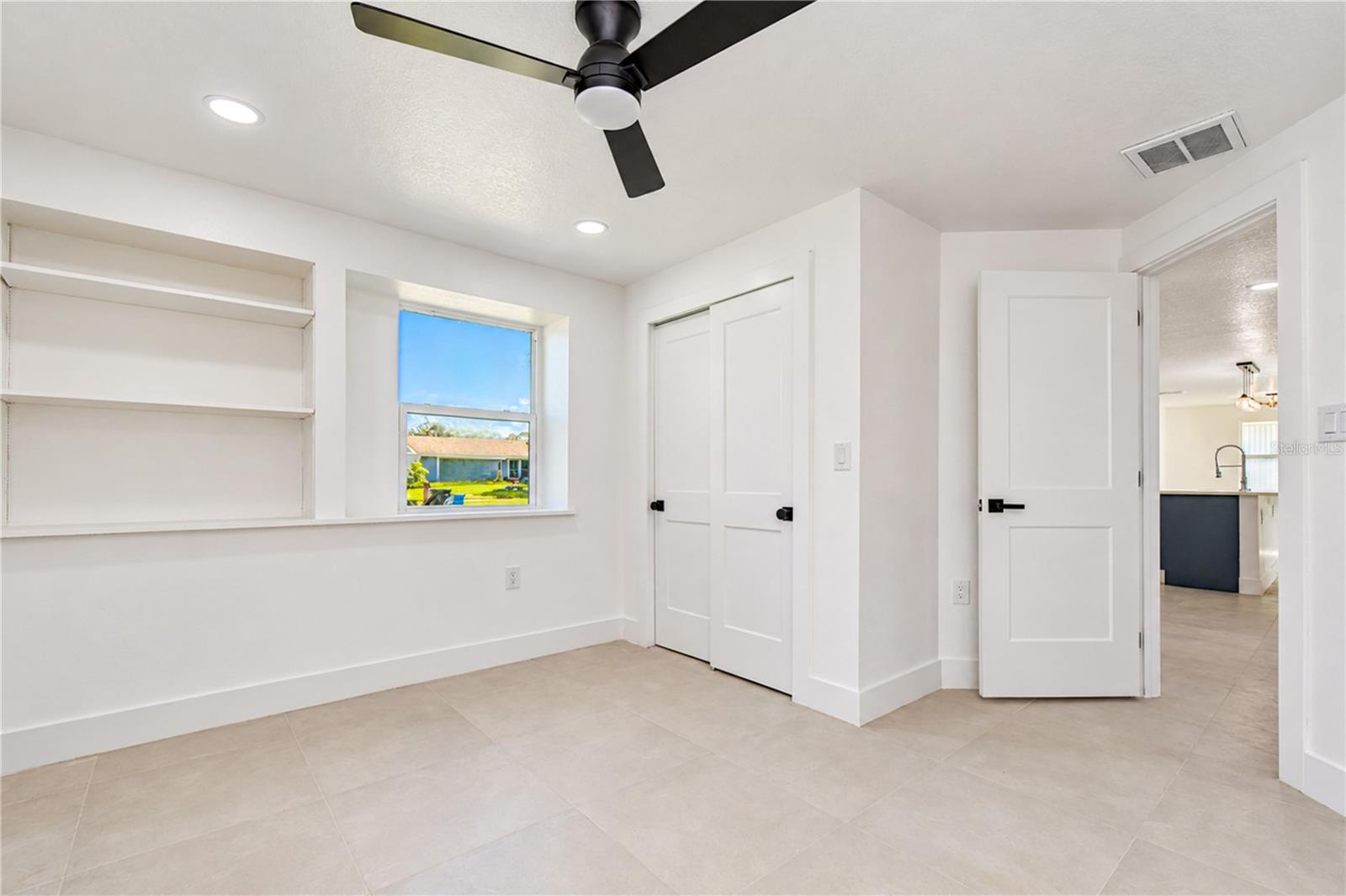 404 LAKEVIEW DR — photo 30