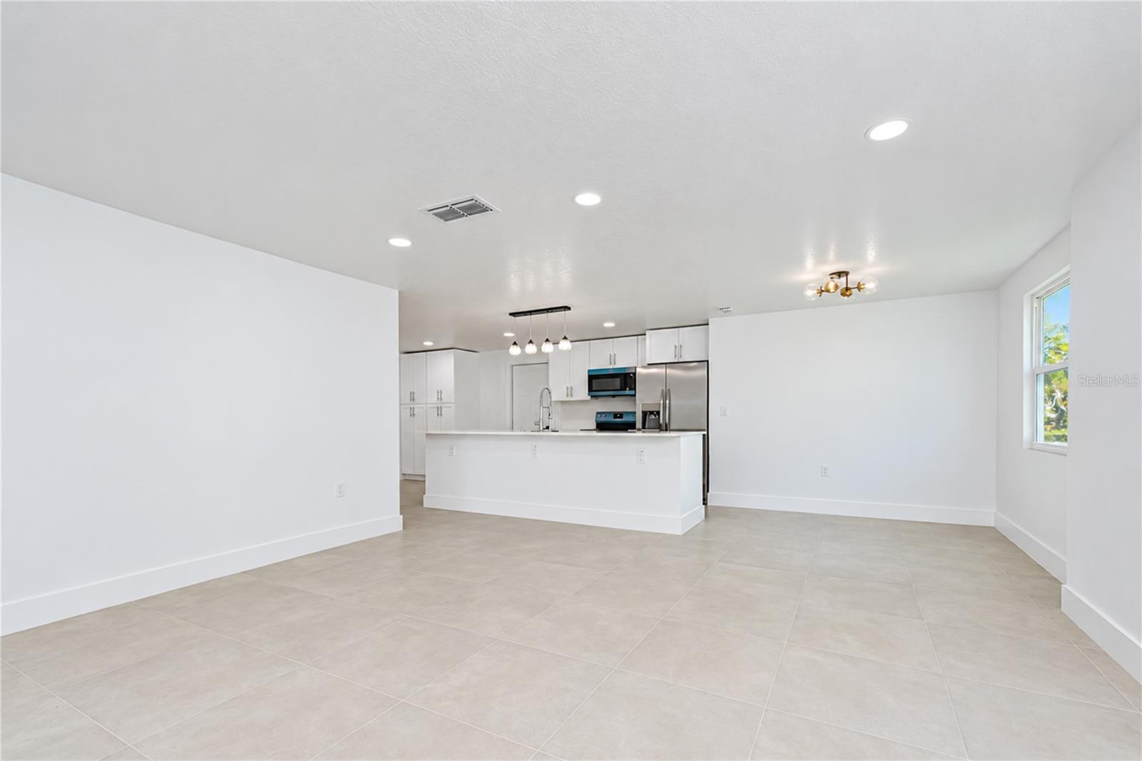 404 LAKEVIEW DR — photo 16