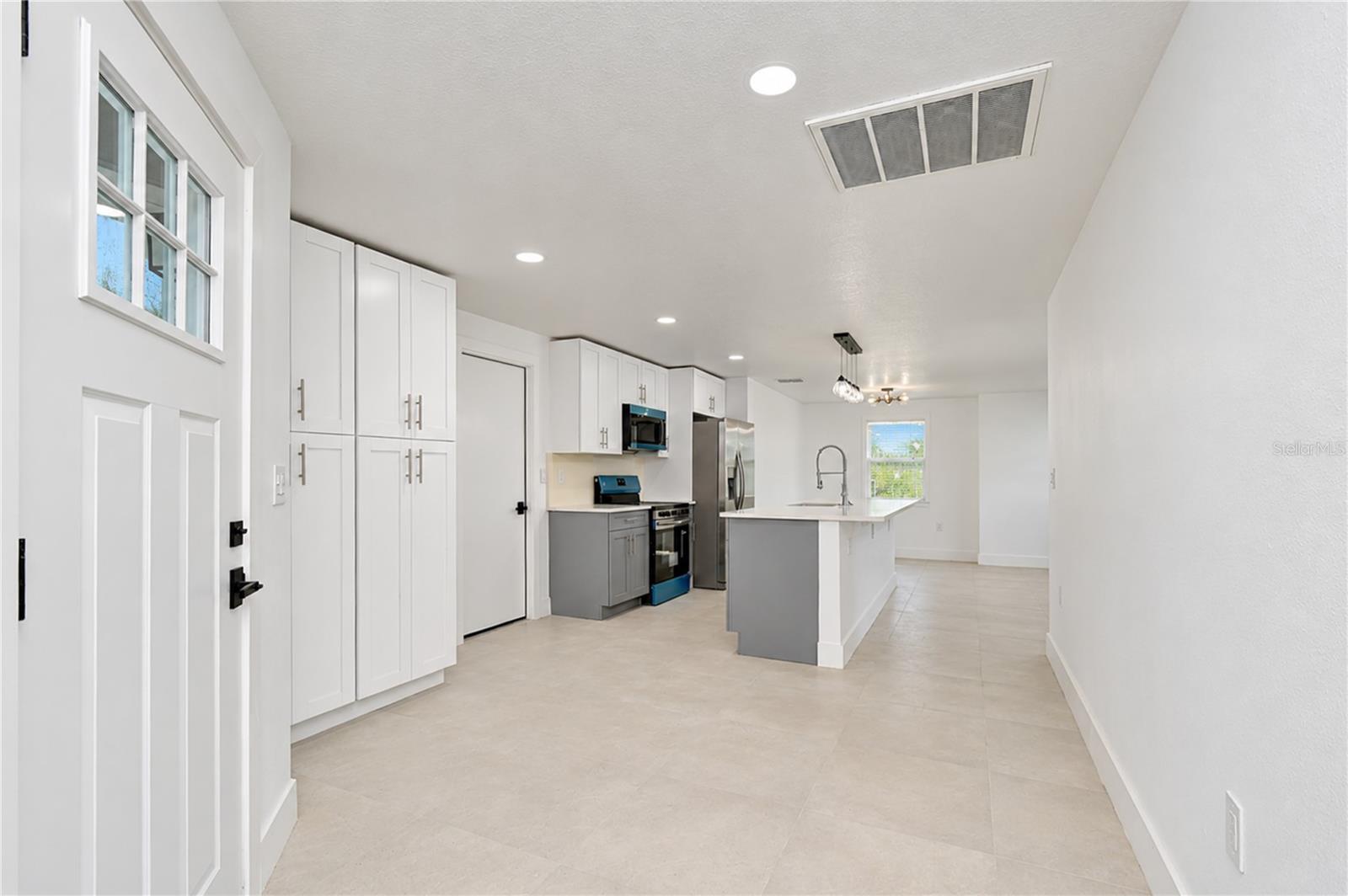 404 LAKEVIEW DR — photo 8