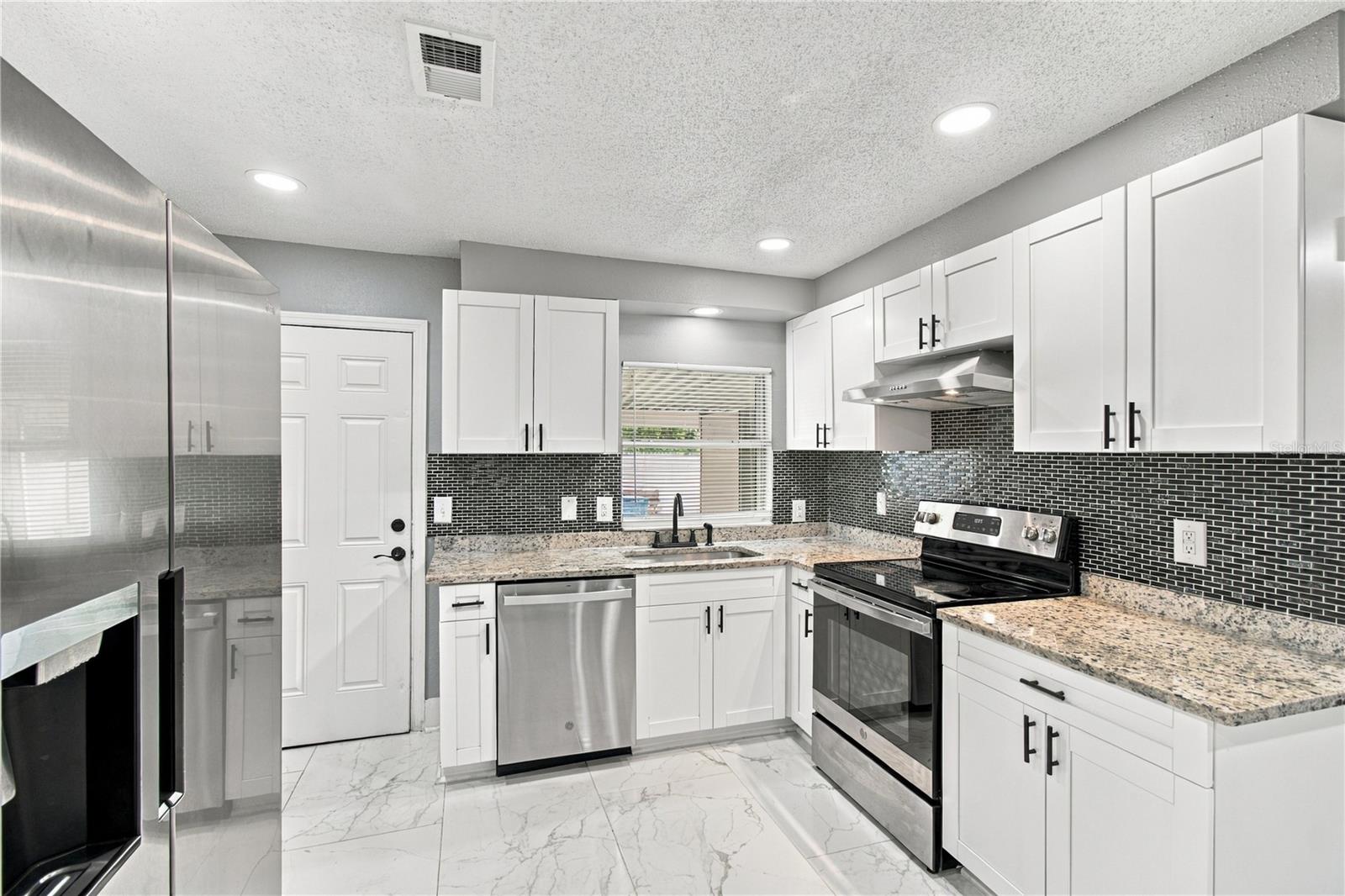 305 LIME TREE RD — photo 15