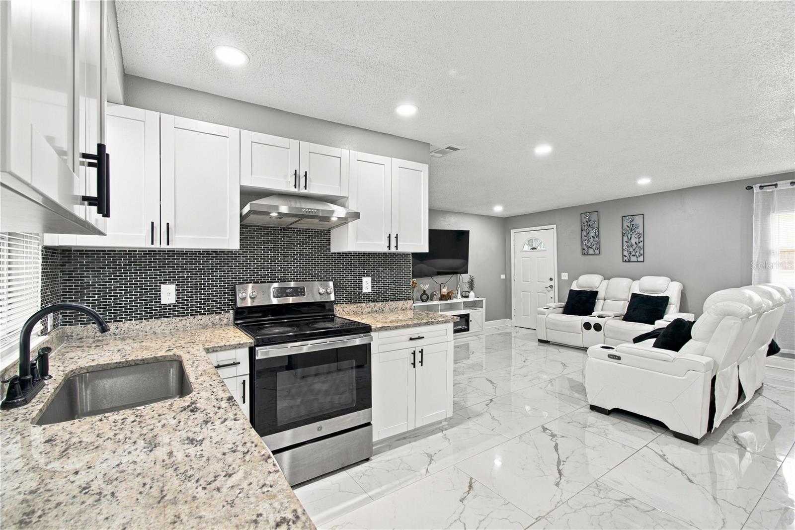 305 LIME TREE RD — photo 12