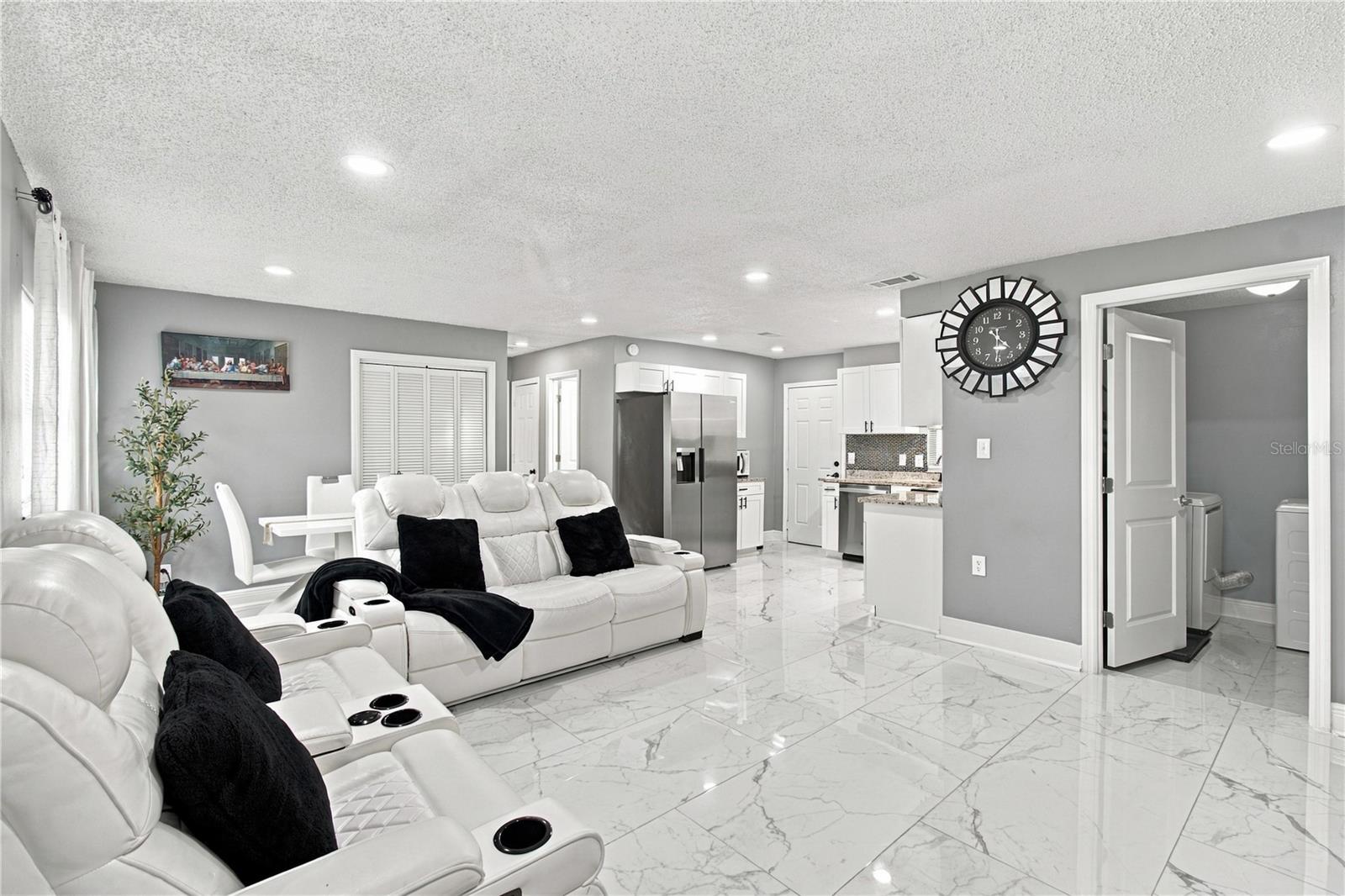 305 LIME TREE RD — photo 9