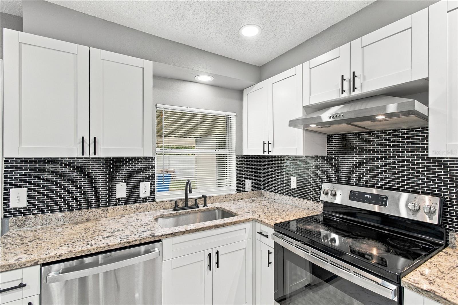 305 LIME TREE RD — photo 5