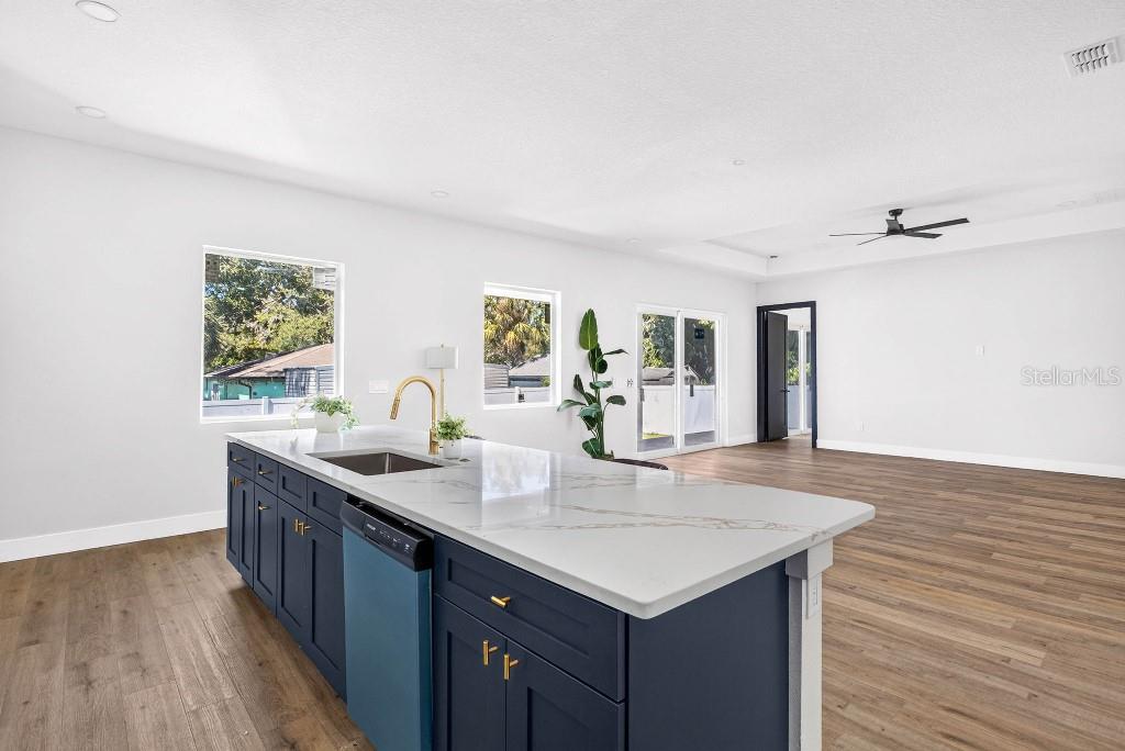 7812 N MULBERRY ST — photo 17
