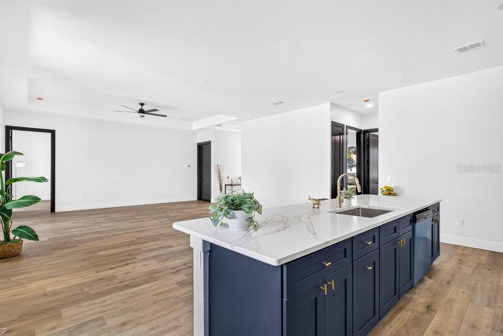 7812 N MULBERRY ST — photo 15