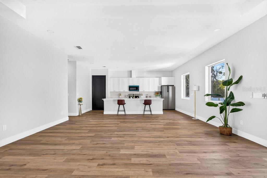 7812 N MULBERRY ST — photo 13