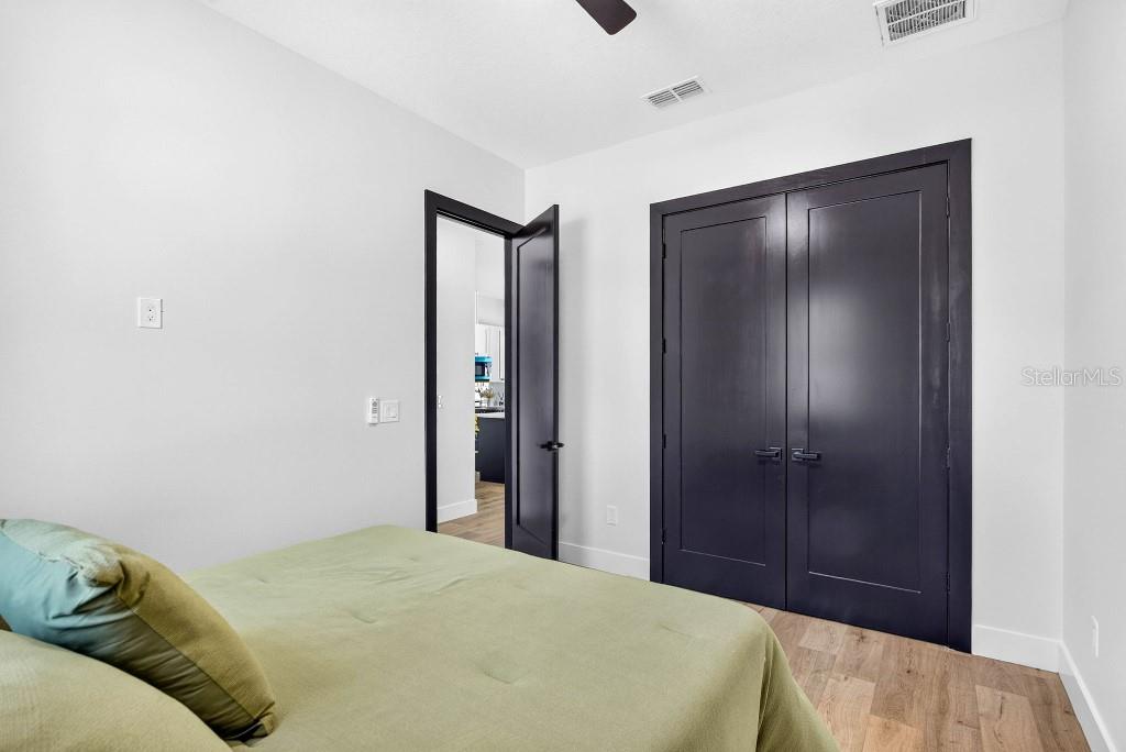 7812 N MULBERRY ST — photo 19