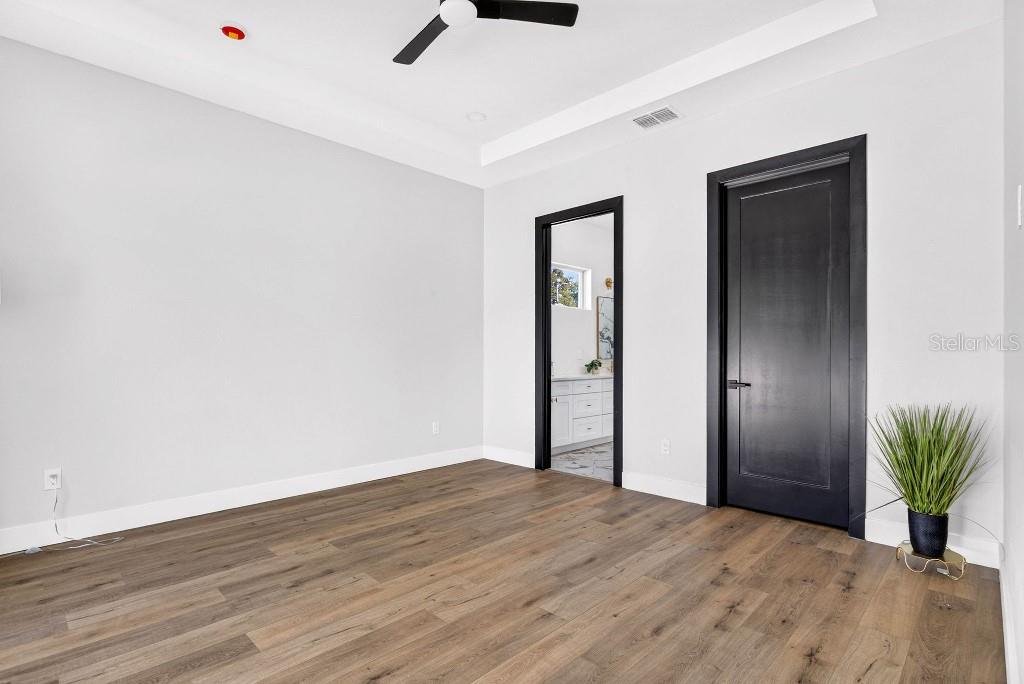 7812 N MULBERRY ST — photo 24
