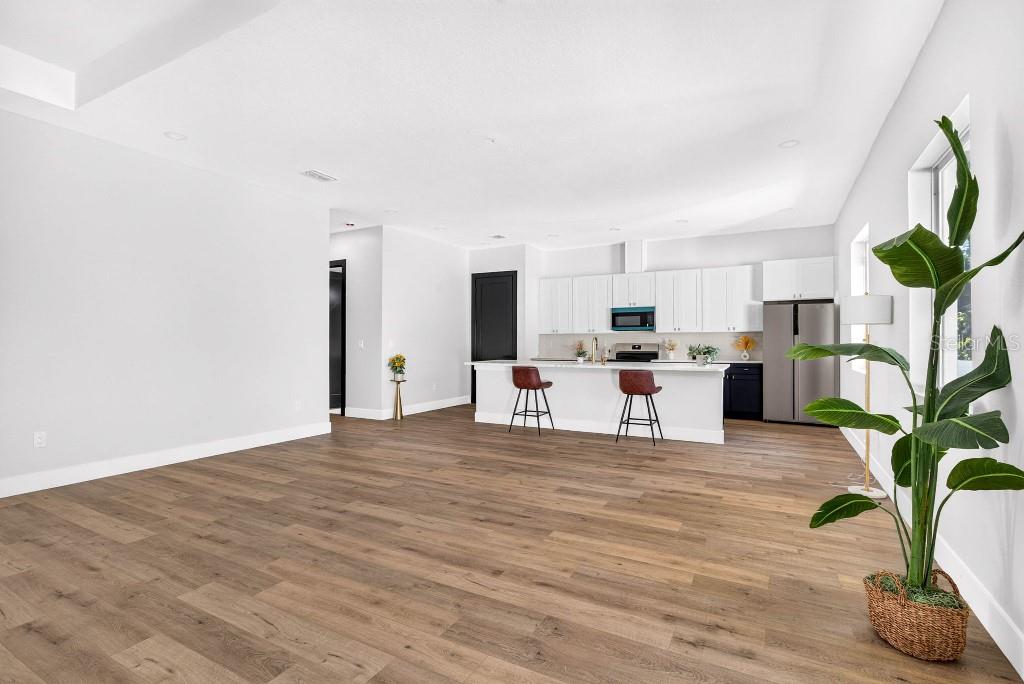 7812 N MULBERRY ST — photo 11