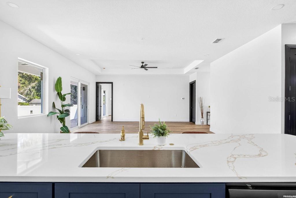 7812 N MULBERRY ST — photo 16