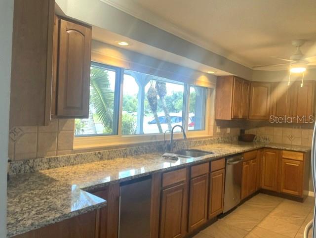 3737 KINGSWOOD DR — photo 2