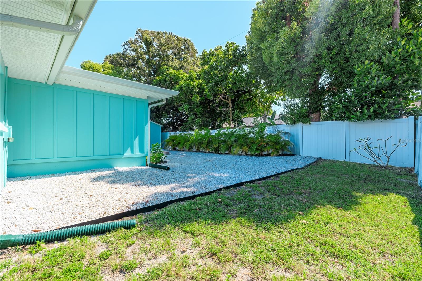 929 SANTA MONICA DR — photo 34