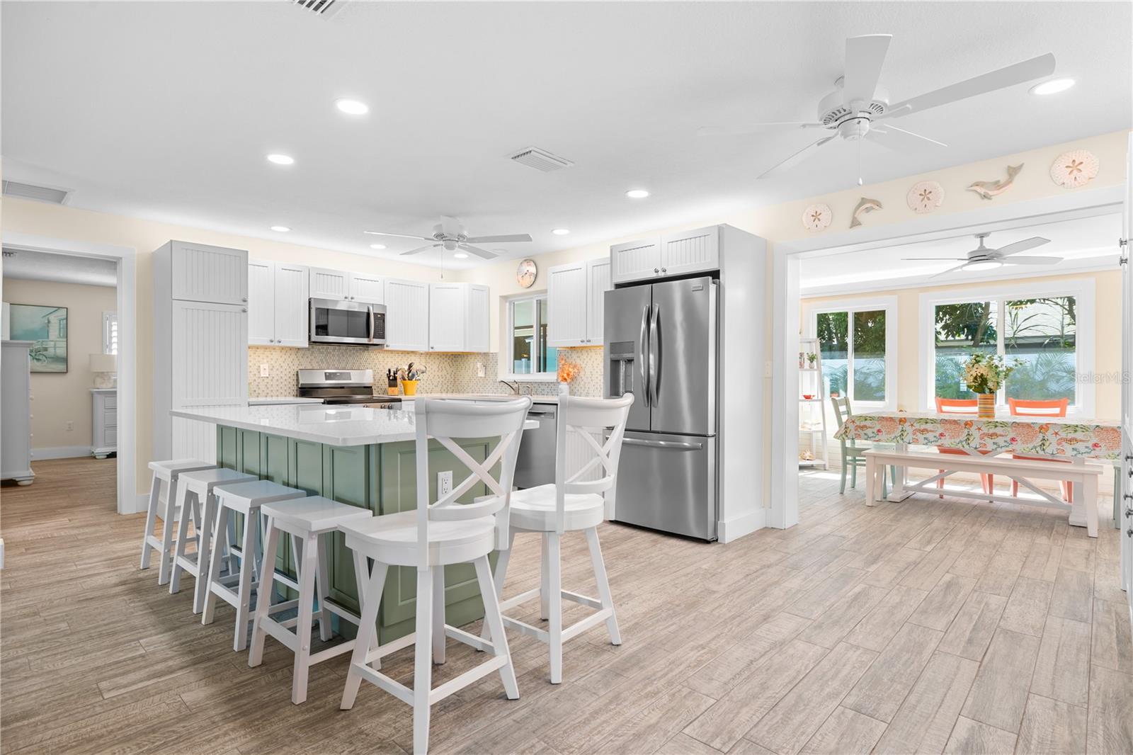 929 SANTA MONICA DR — photo 12