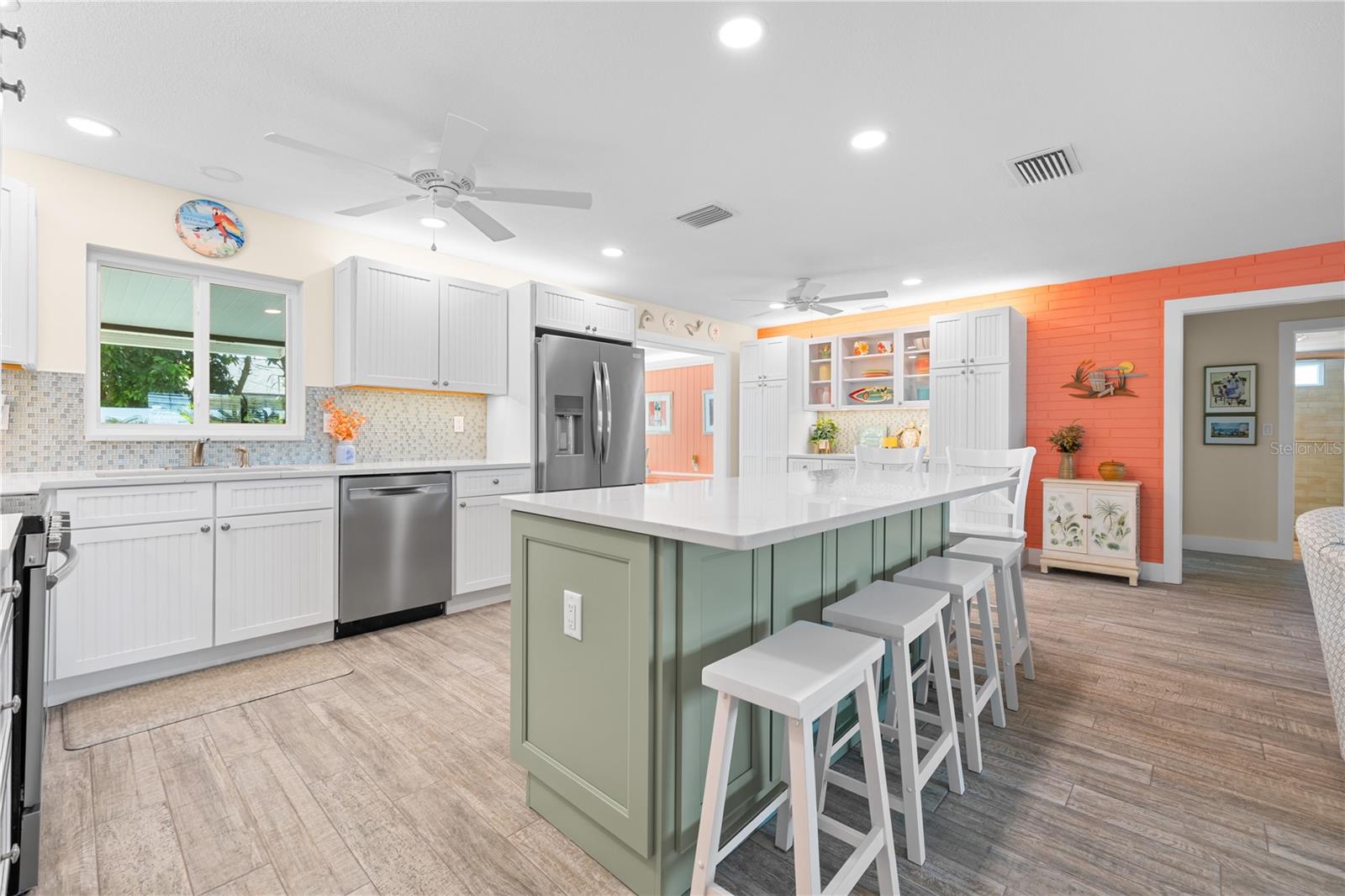 929 SANTA MONICA DR — photo 11