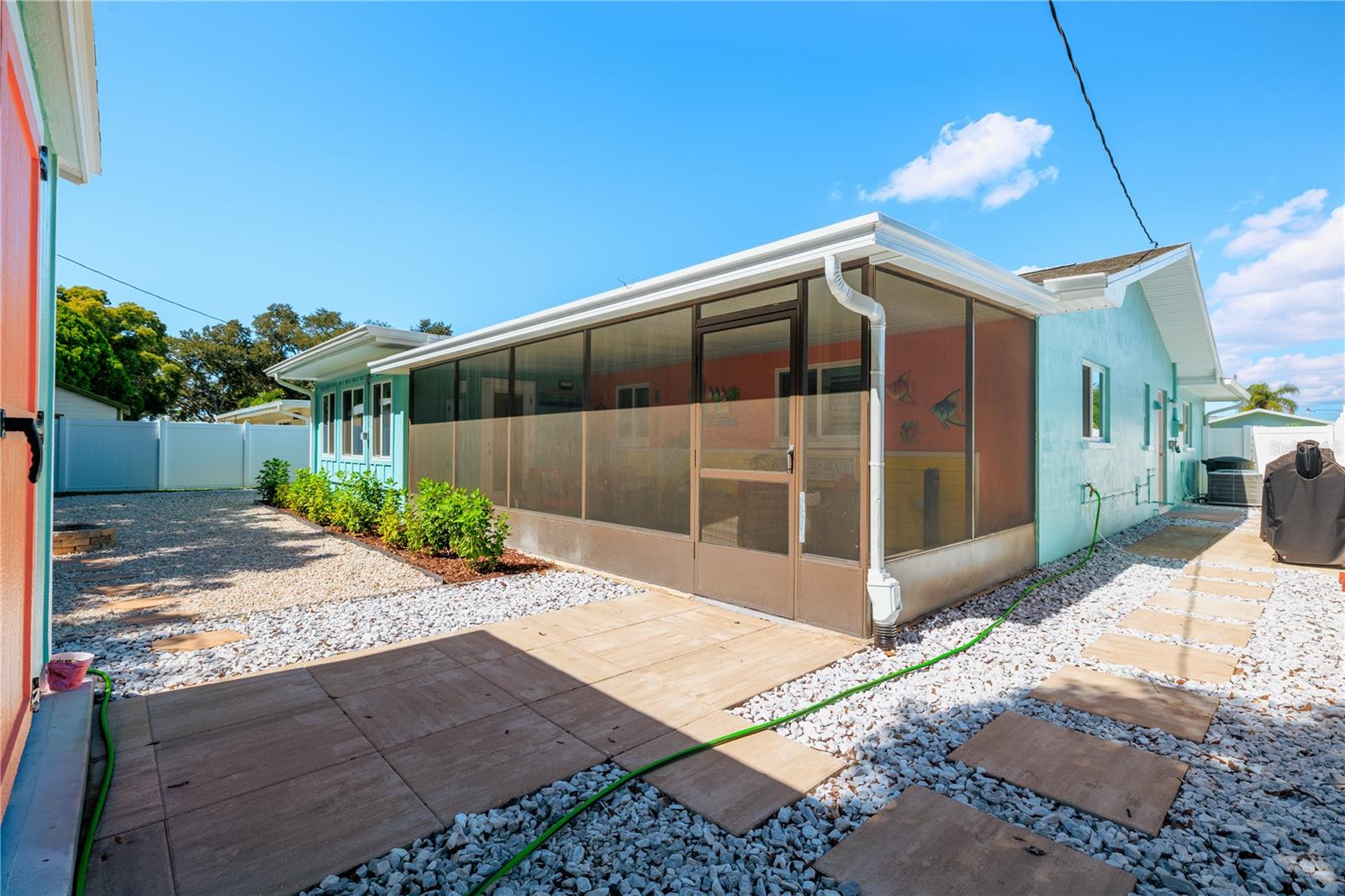 929 SANTA MONICA DR — photo 32