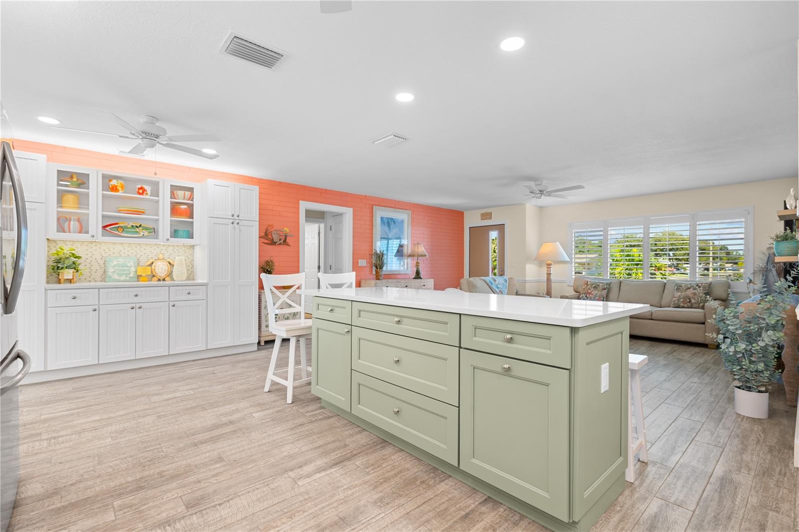 929 SANTA MONICA DR — photo 13
