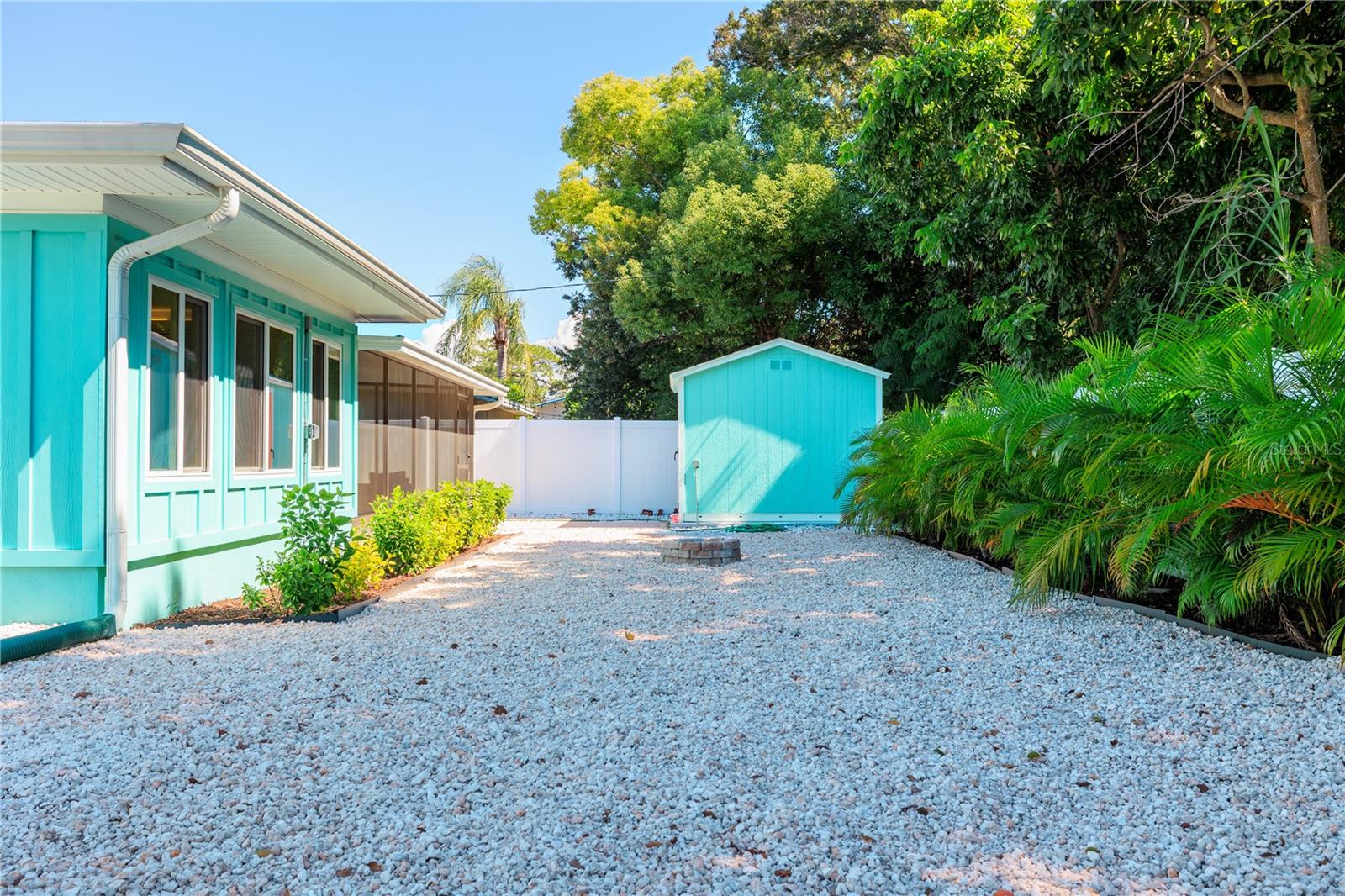 929 SANTA MONICA DR — photo 33