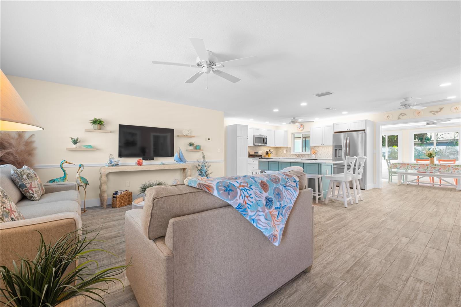 929 SANTA MONICA DR — photo 9