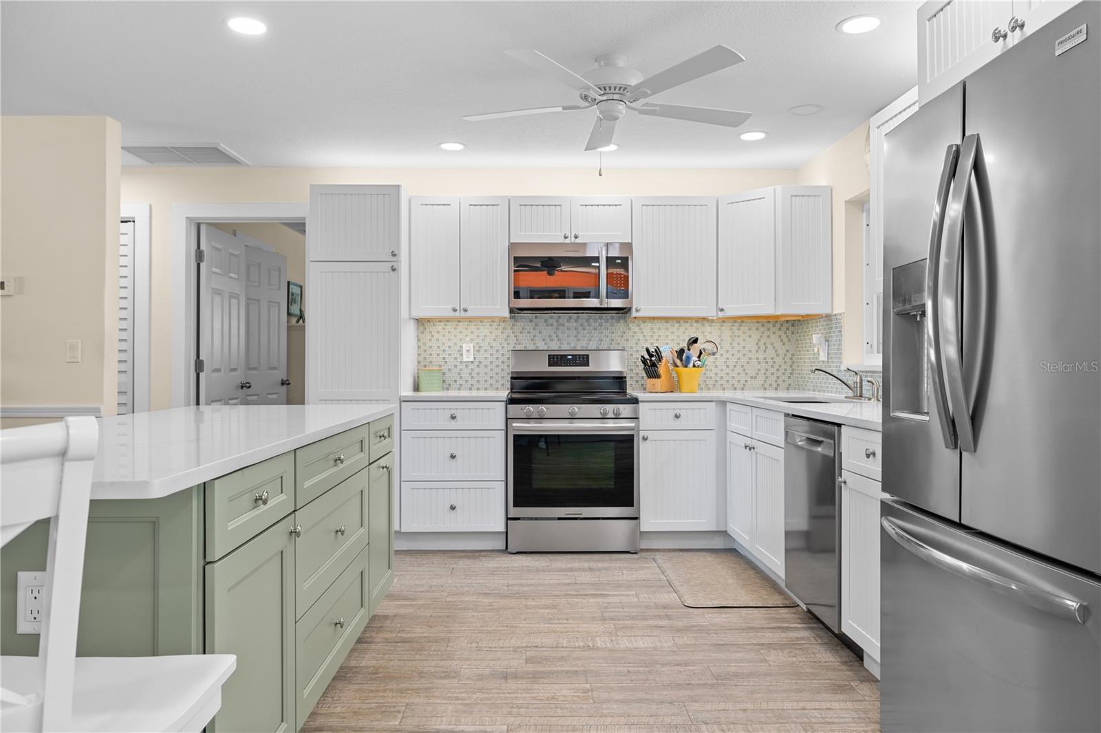 929 SANTA MONICA DR — photo 14
