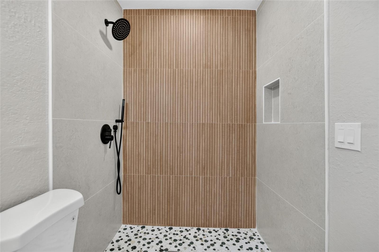 605 HILLPOINT WAY — photo 30