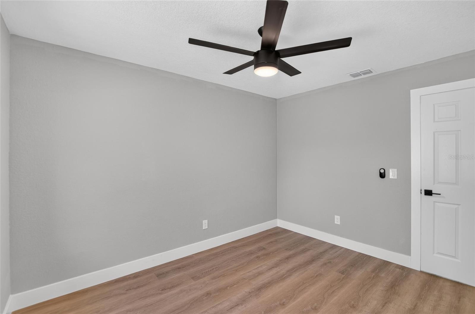 605 HILLPOINT WAY — photo 33