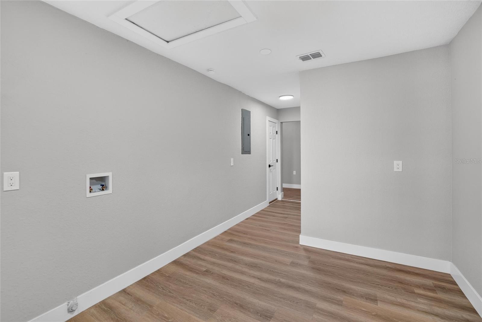 605 HILLPOINT WAY — photo 26