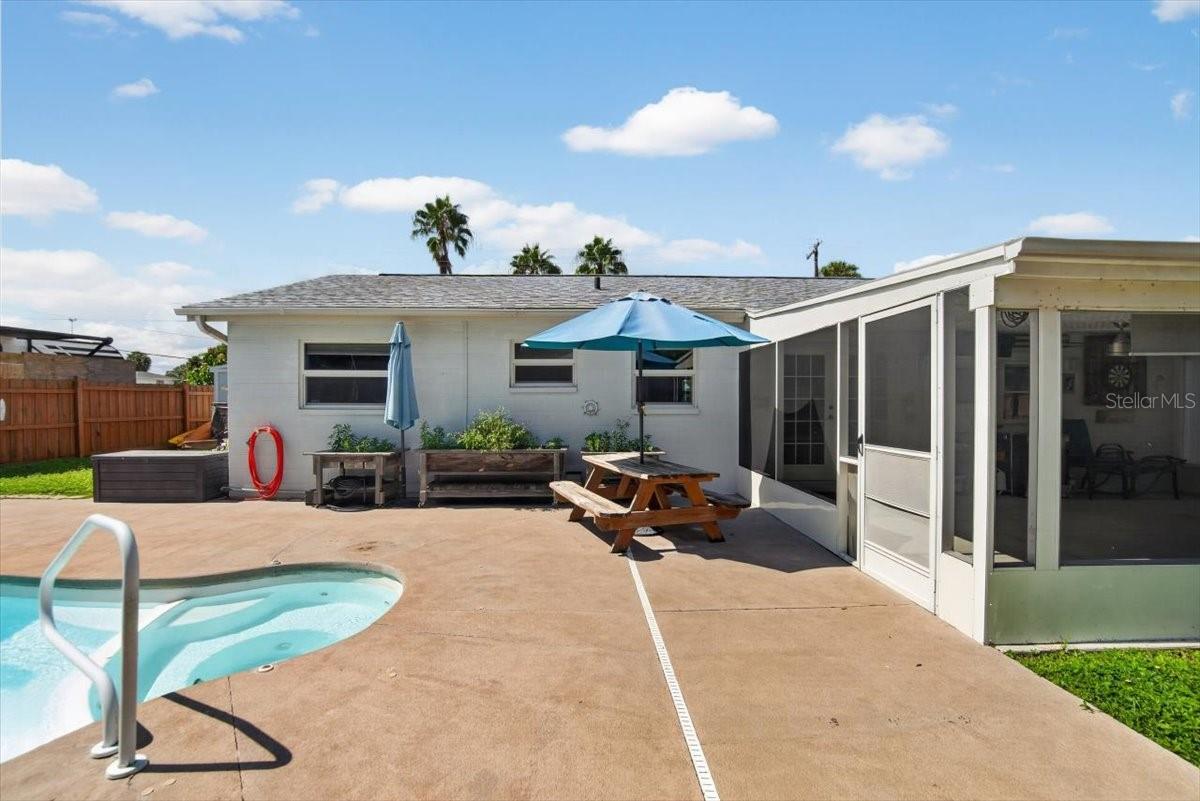 6205 FAIRWAY BLVD — photo 27
