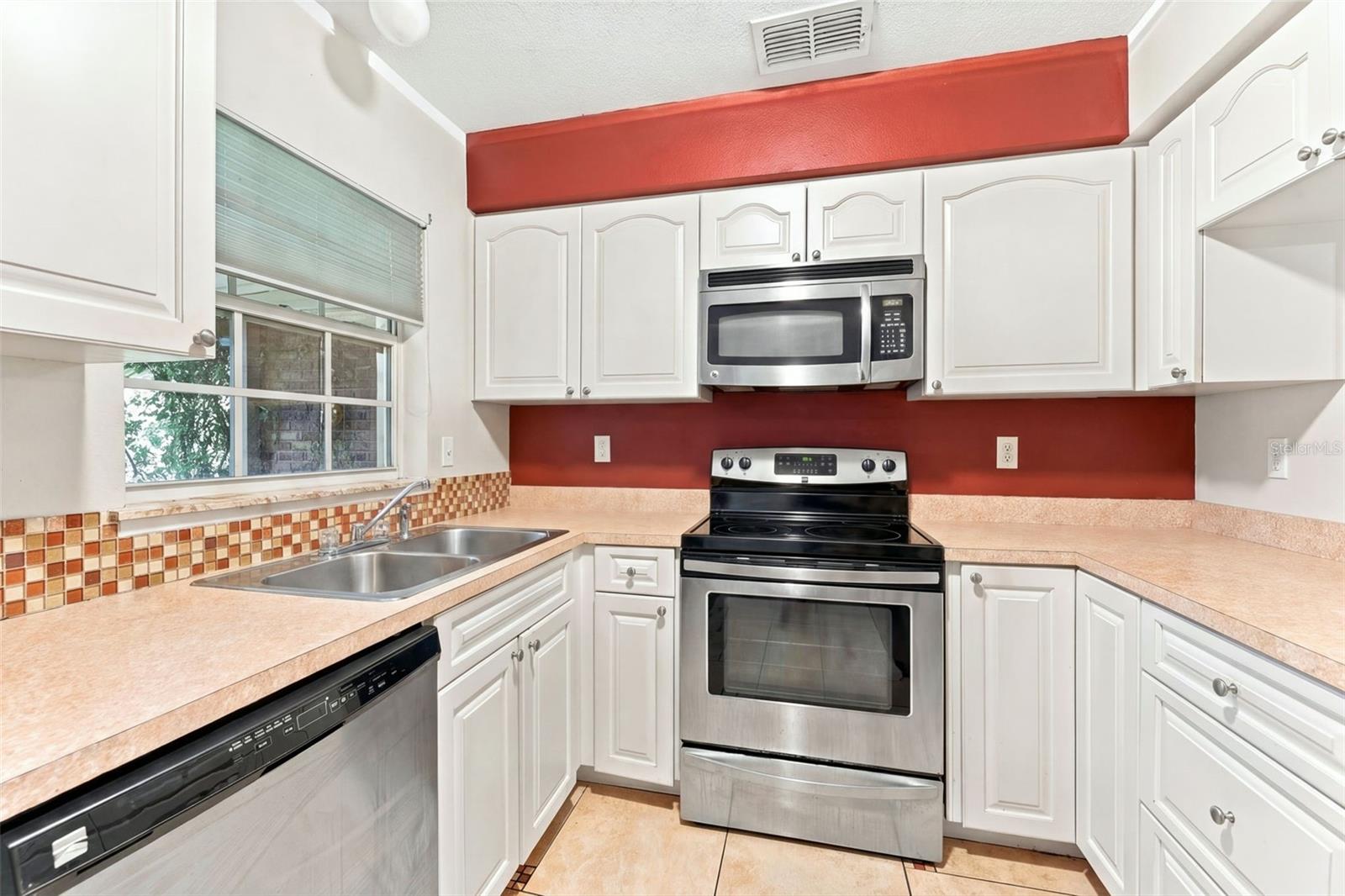 349 KENSINGTON LAKE CIR — photo 10