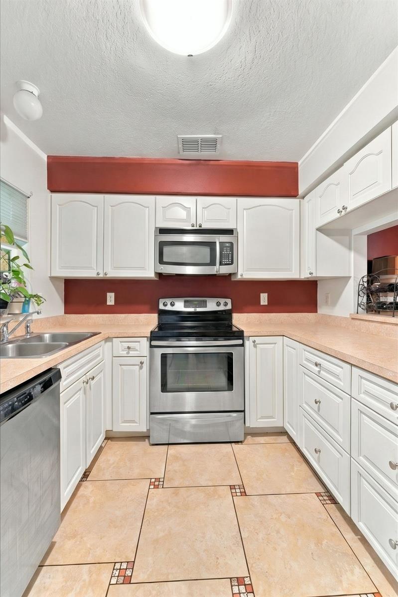 349 KENSINGTON LAKE CIR — photo 9
