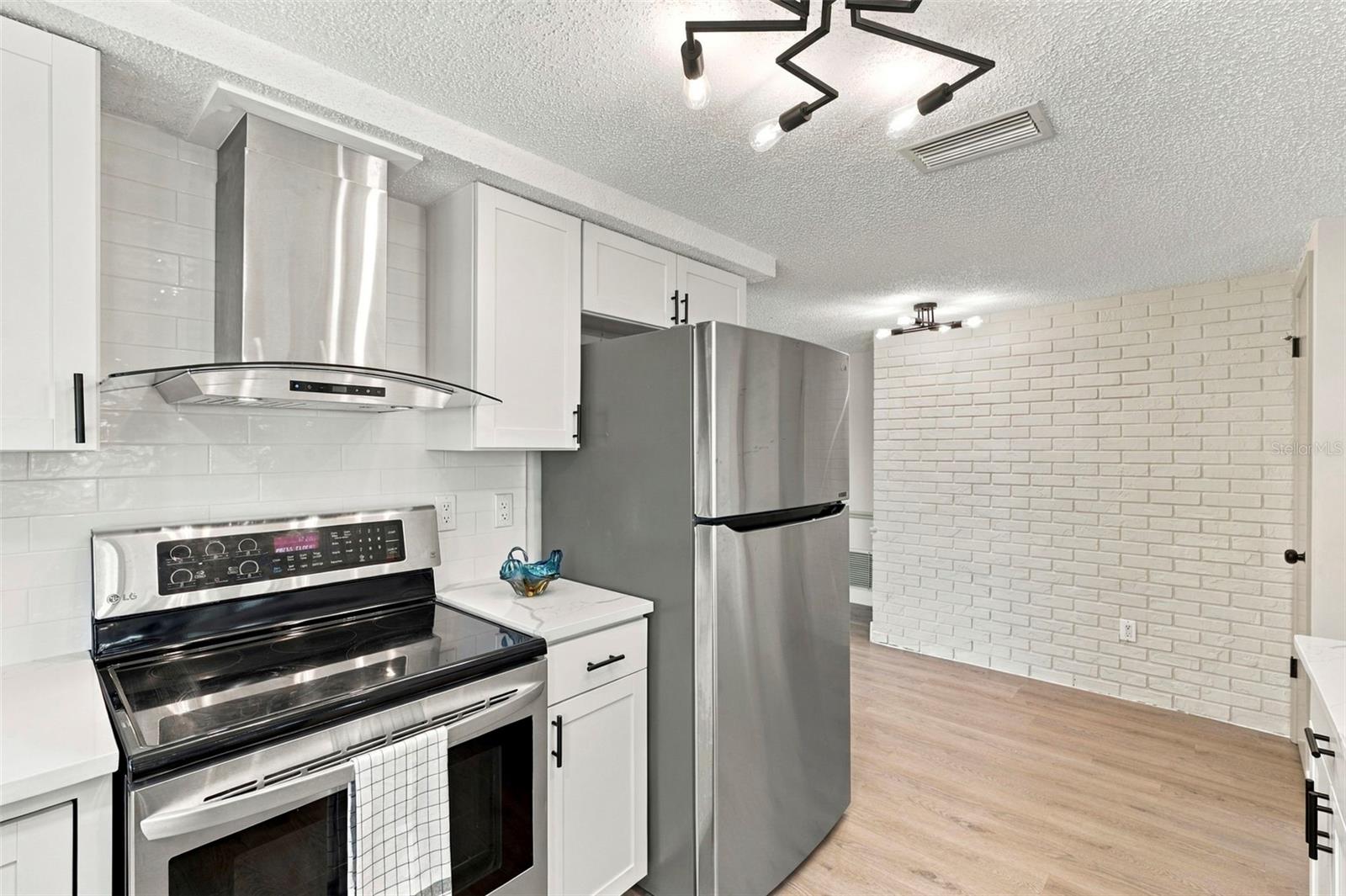 8315 CAVALRY DR — photo 23