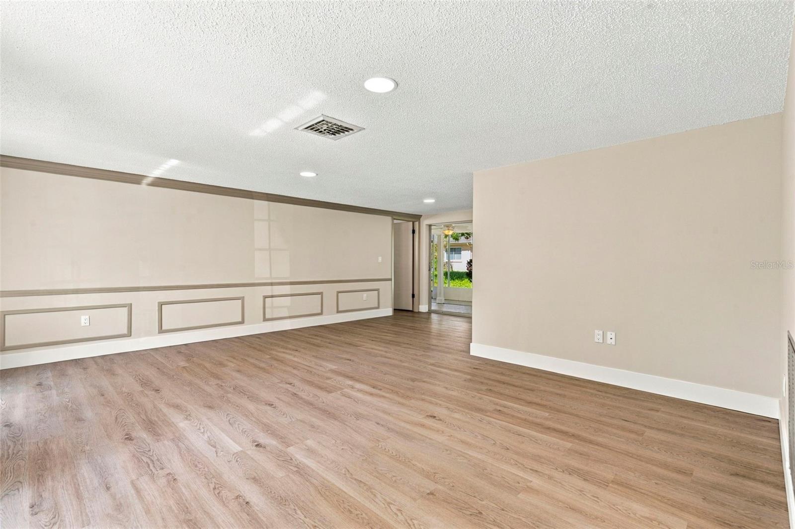 8315 CAVALRY DR — photo 6