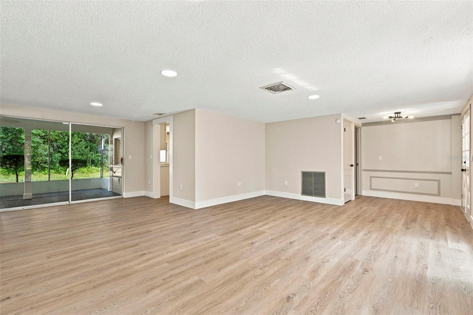 8315 CAVALRY DR — photo 9