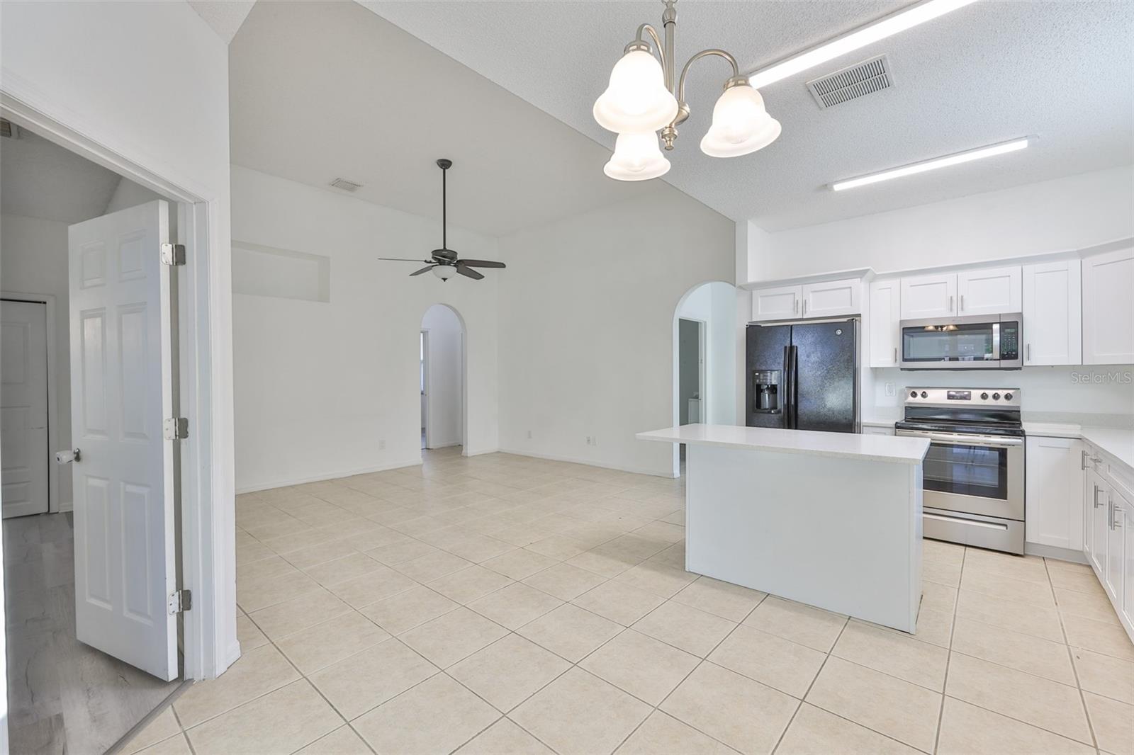 504 GREG ST — photo 4