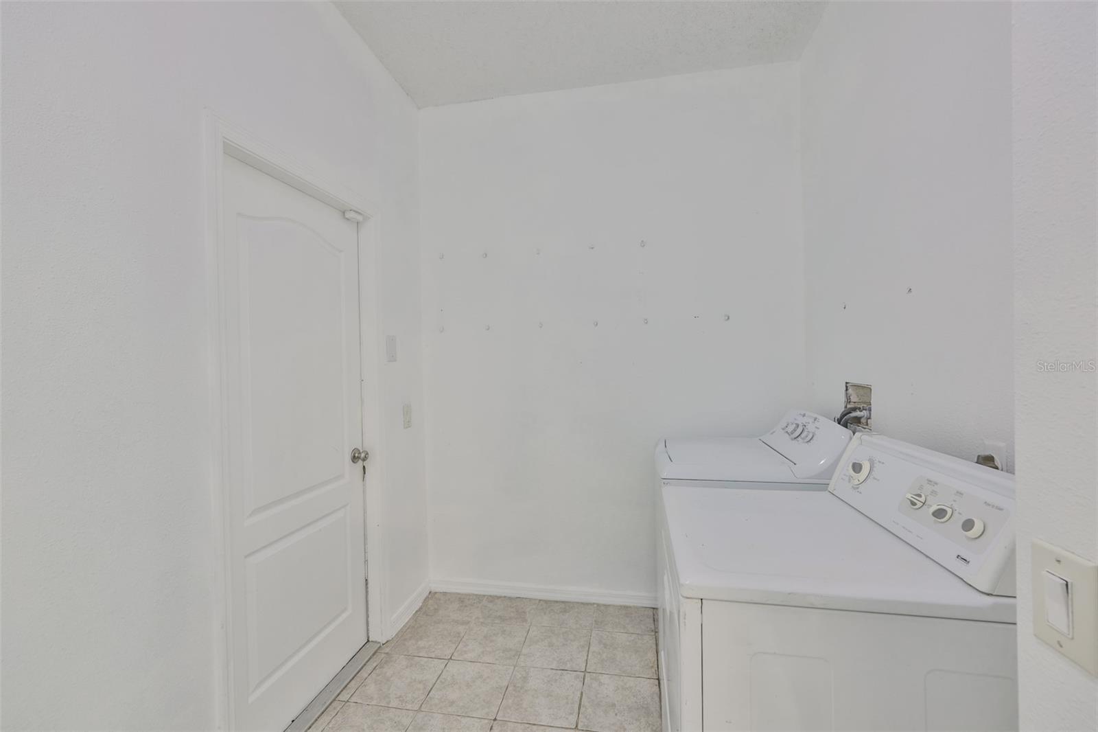 504 GREG ST — photo 34