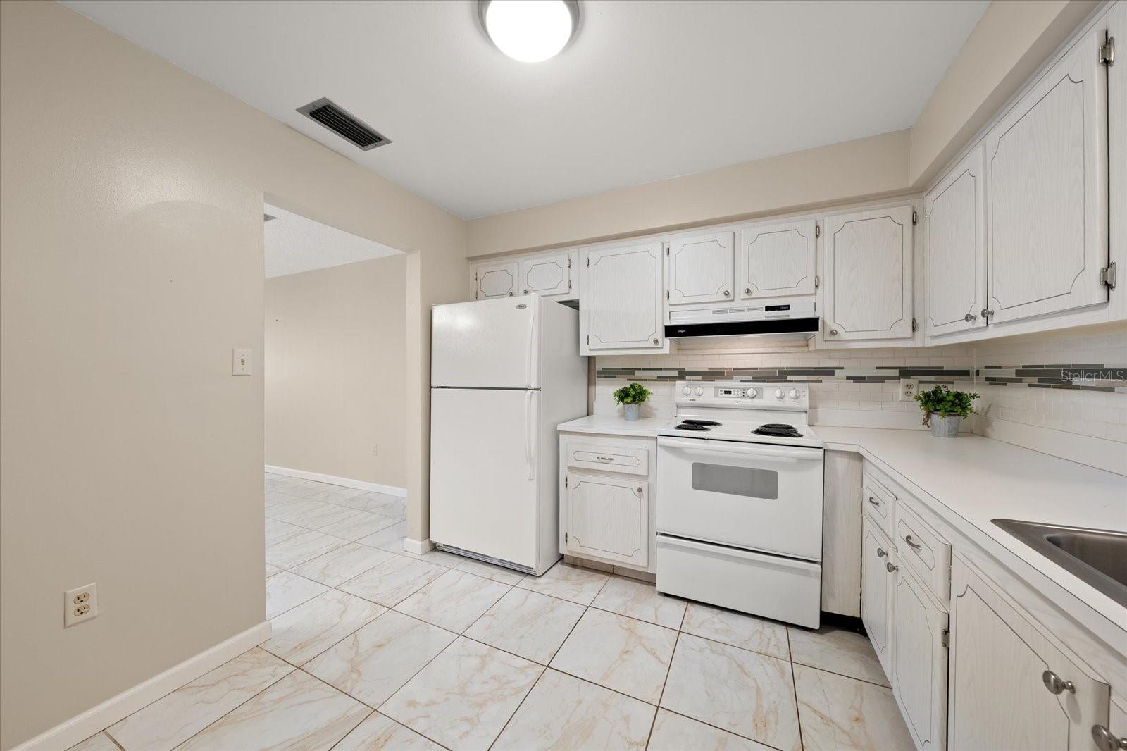 1706 BELLEAIR FOREST DR #238 — photo 10